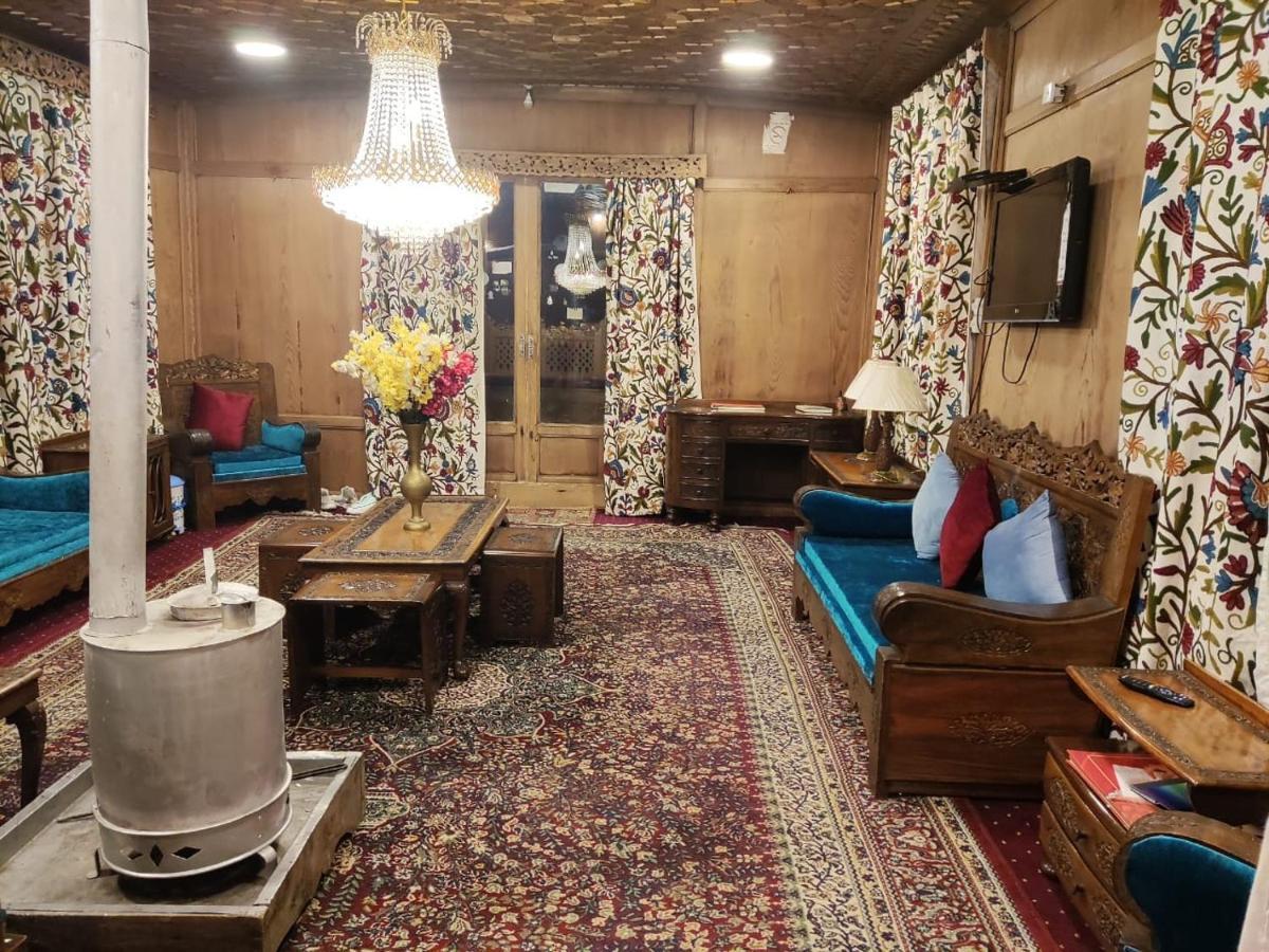Lake Victoria Houseboats Bed & Breakfast Srinagar  Exterior photo