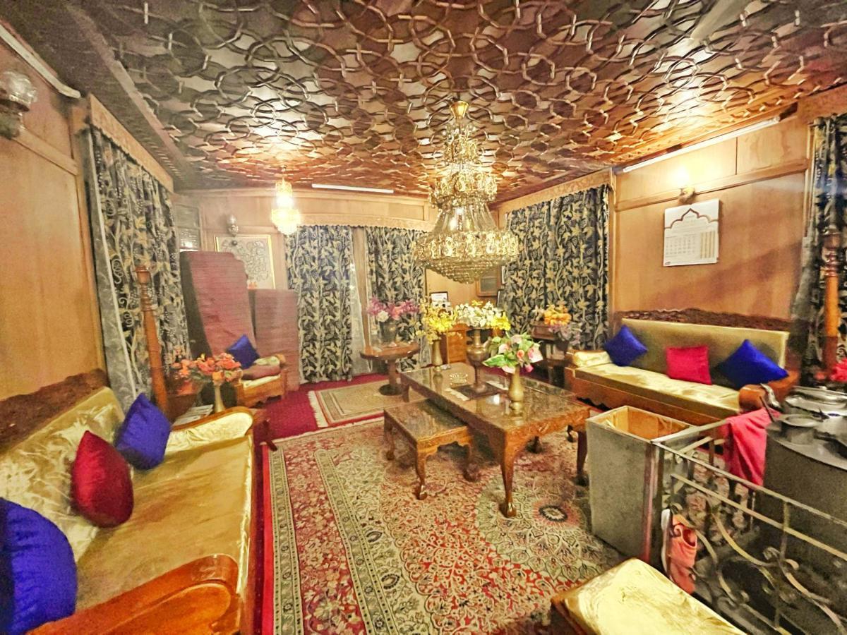 Lake Victoria Houseboats Bed & Breakfast Srinagar  Exterior photo