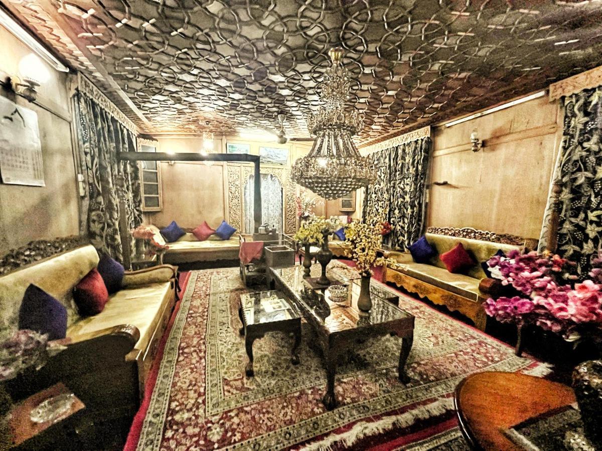 Lake Victoria Houseboats Bed & Breakfast Srinagar  Exterior photo