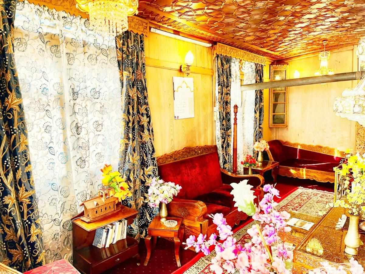 Lake Victoria Houseboats Bed & Breakfast Srinagar  Exterior photo